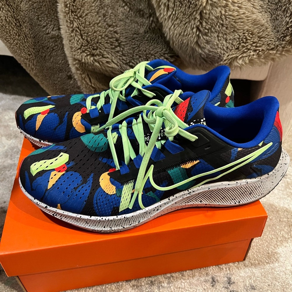 LIKE NEW Men’s Pegasus 38 - worn once!
